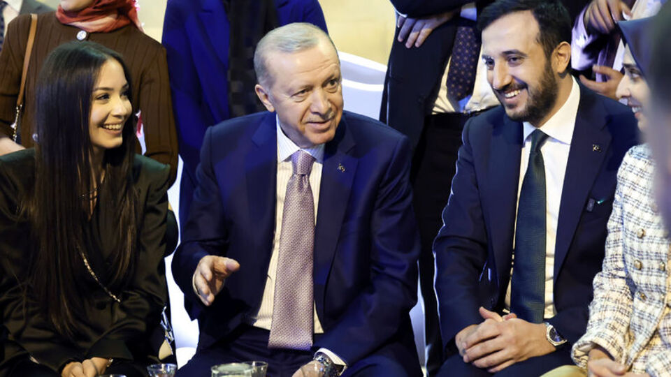 Gençlerle bir arada