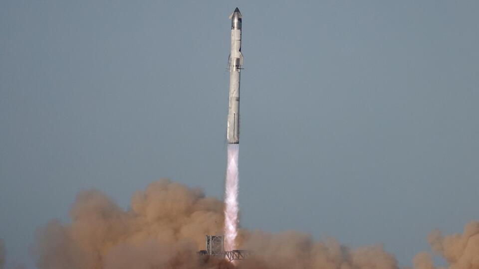 Musk, Mars'a insansı robot taşıyan ilk roketi 2026'da gönderecek