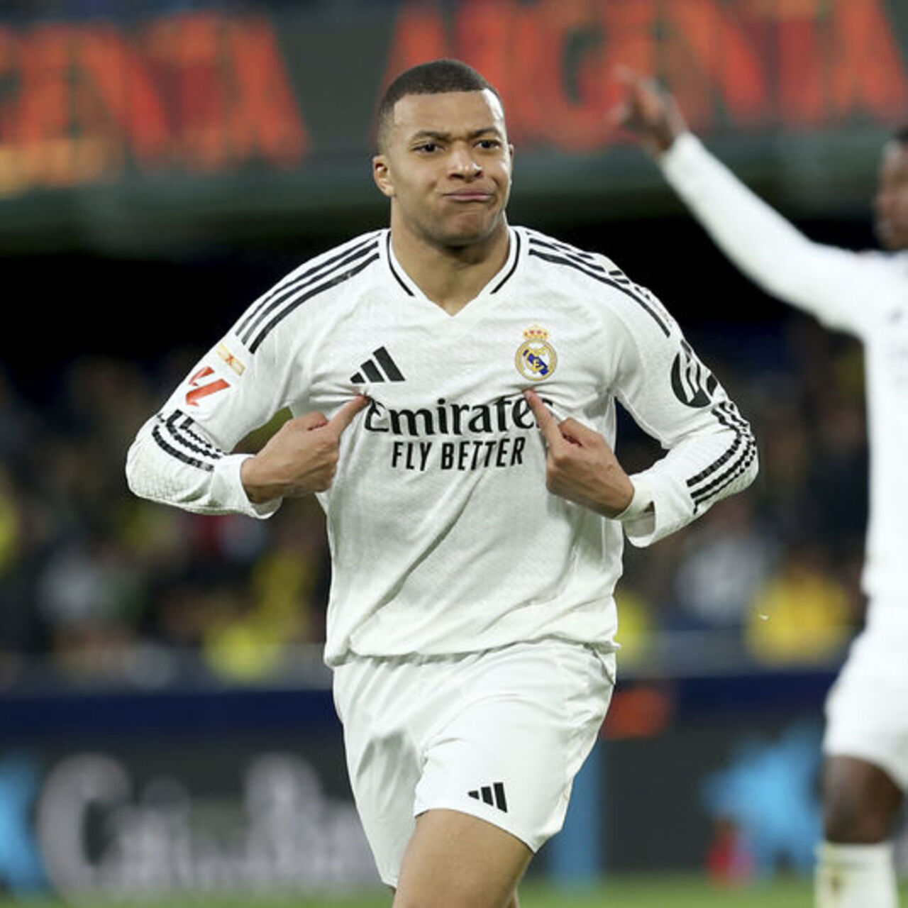 Real Madrid, Mbappe'yle geriden geldi!