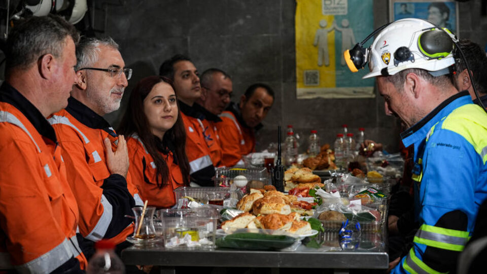 Bakan Işıkhan, maden işçileriyle sahur yaptı