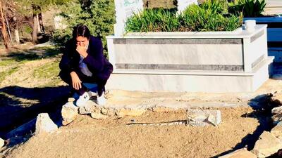 Gözyaşlarına boğuldu