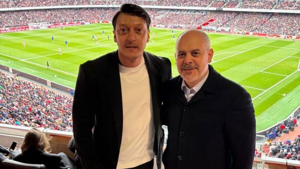 Mesut Özil, Londra derbisinde!