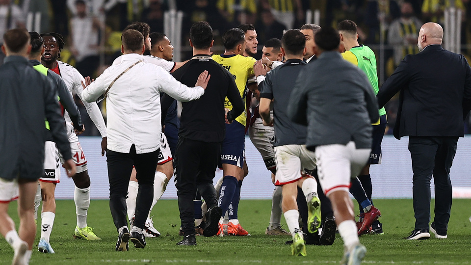 Kadıköy'de maç sonu tartışma!