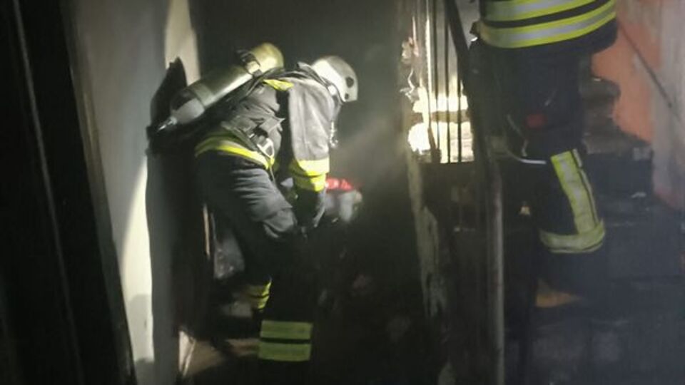 Erzurum'da apartman yangını: 10 kişi dumandan etkilendi