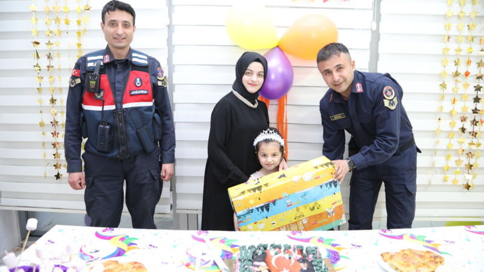 Samsun'da şehit kızına doğum günü sürprizi