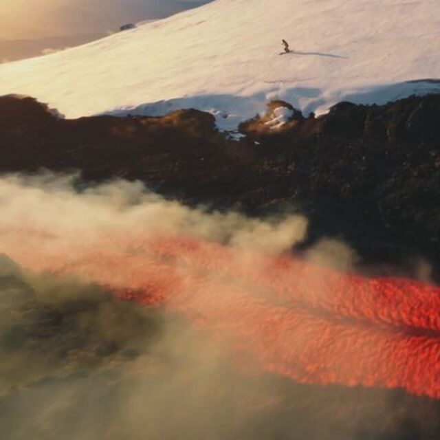 Etna Yanardağı patlarken kayak yaptı