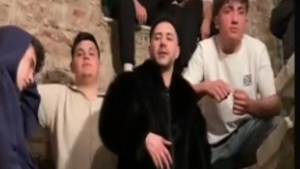 Klip çekerken tarihi karakolu yaktılar iddiası!