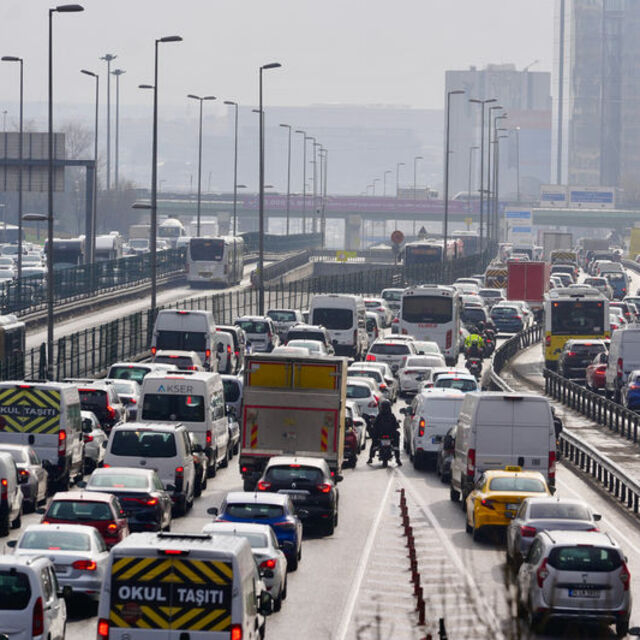 İstanbul'da trafik yoğunluğu yaşanıyor