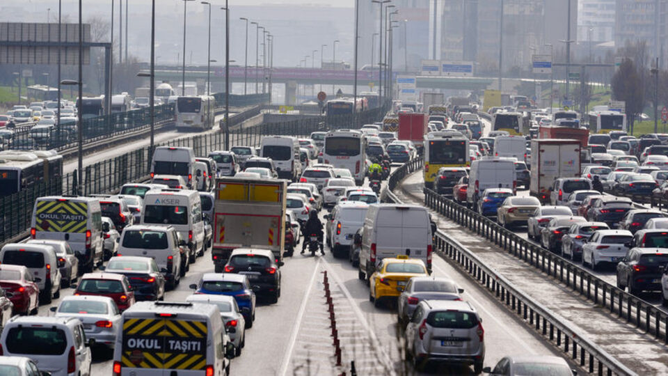 İstanbul'da trafik yoğunluğu yaşanıyor