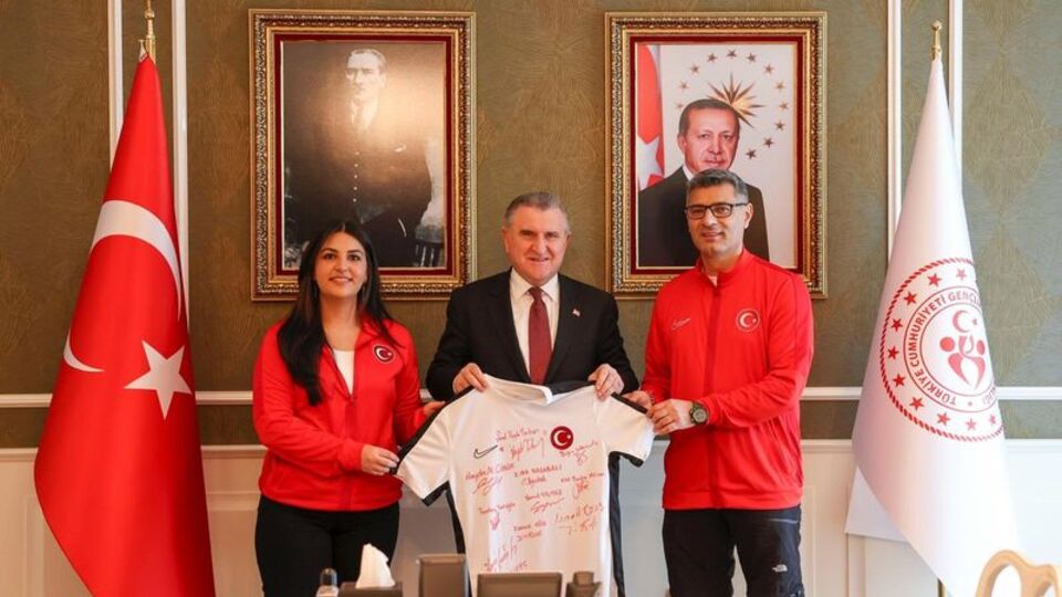 Bakan Bak, Atıcılık Milli Takımı'nı kabul etti!