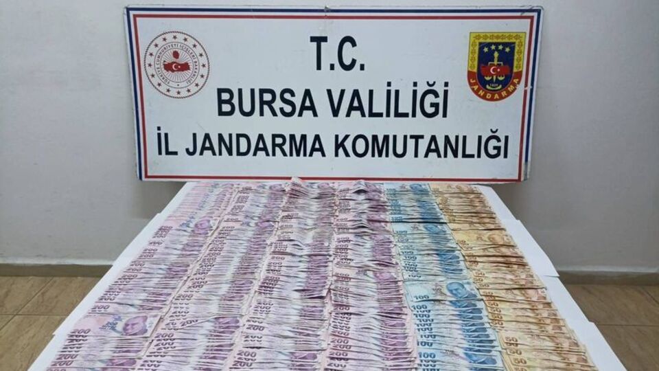 Adlarının cinayete karıştığını söyleyip 115 bin TL dolandırdılar