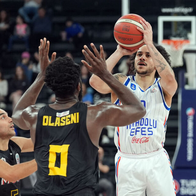 Anadolu Efes, Mersin'i rahat geçti!