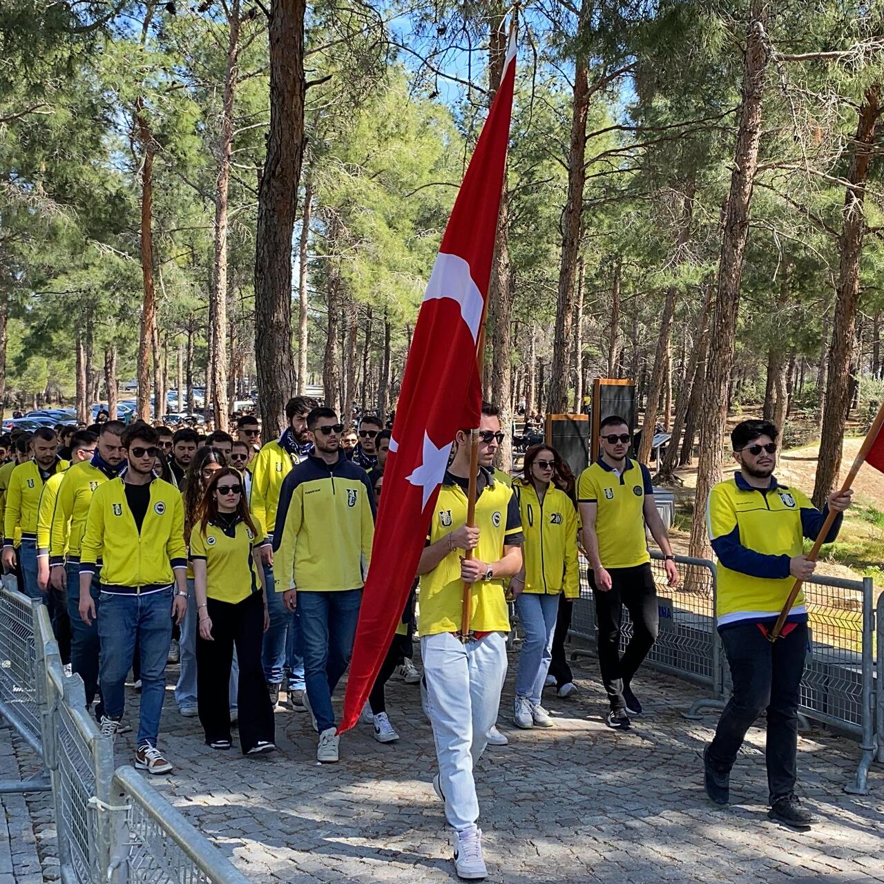 1907 Üniversiteli Fenerbahçeliler Birliği'nden Çanakkale Şehitlik ziyareti