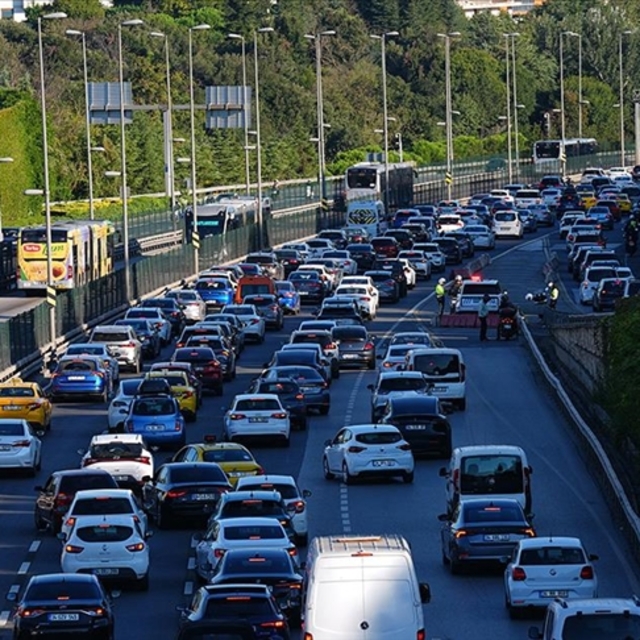 İstanbul'da trafik yoğunluğu yaşanıyor