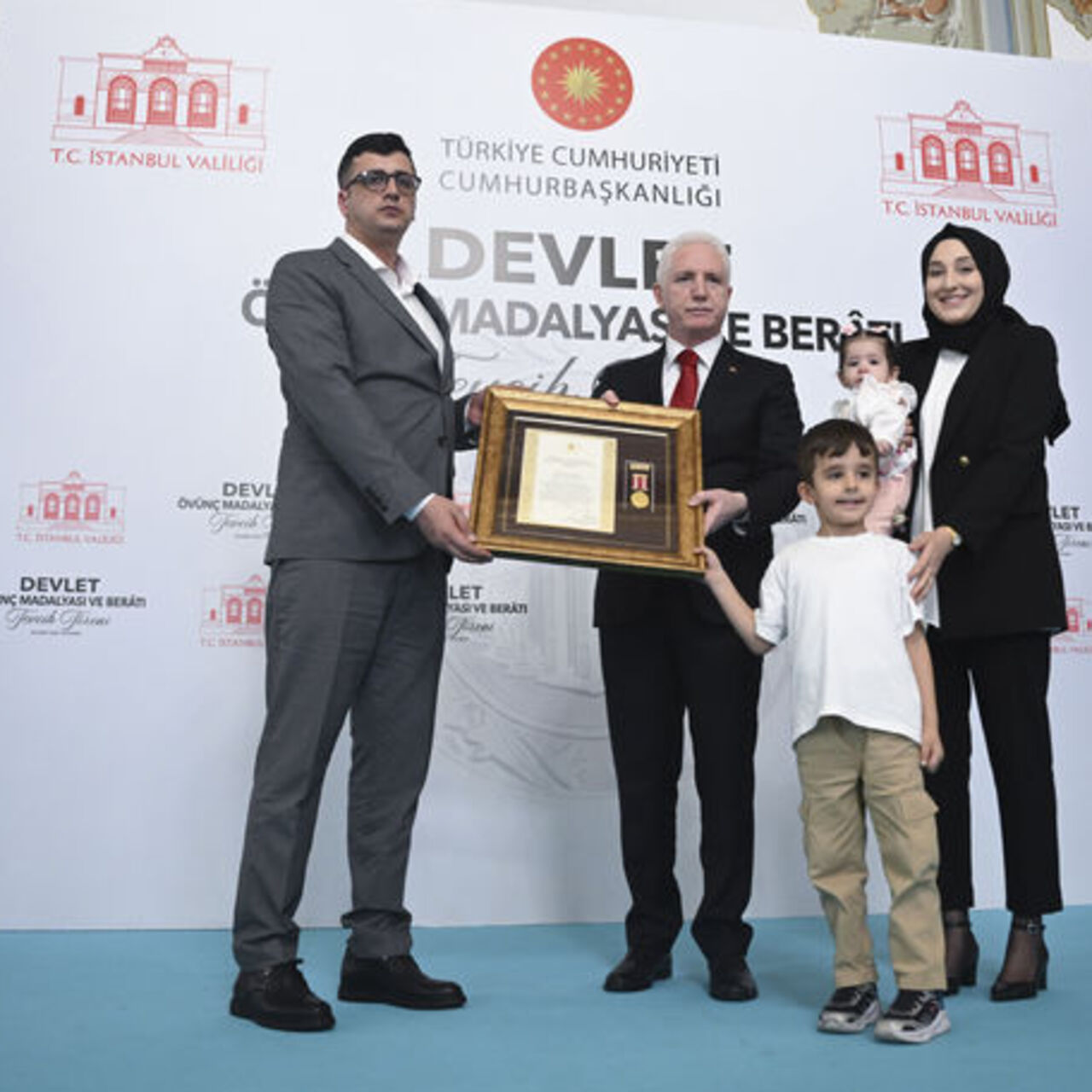 İstanbul'da "Devlet Övünç Madalyası ve Beratı" verildi