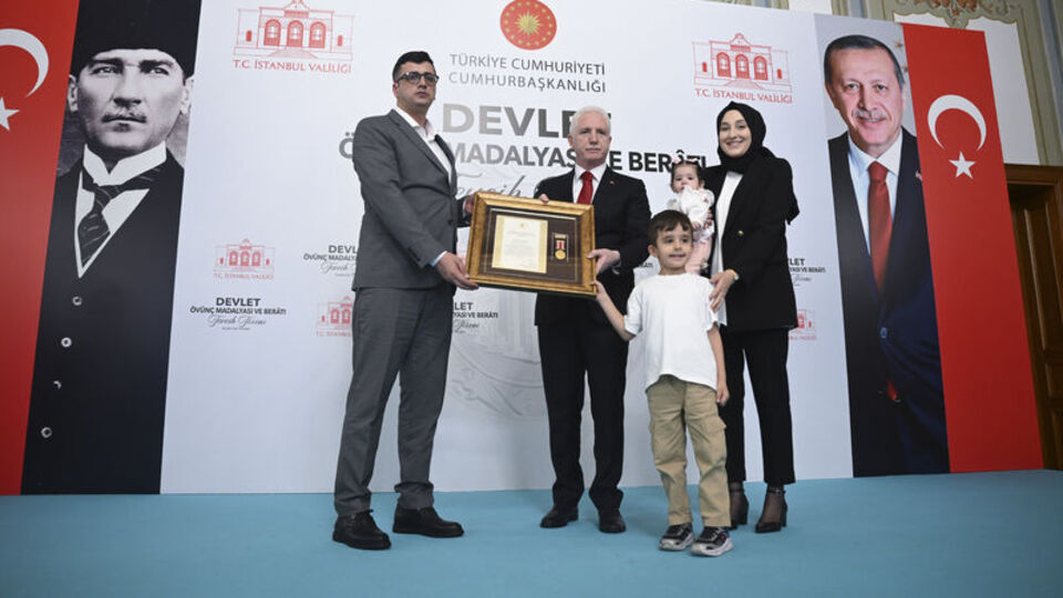 İstanbul'da "Devlet Övünç Madalyası ve Beratı" verildi