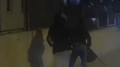 Kadından adama dayak!