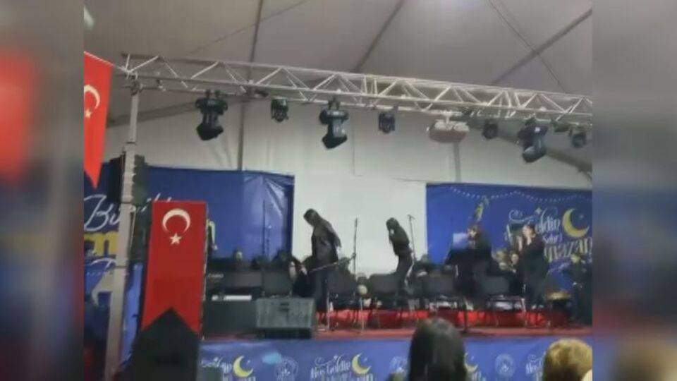 Ramazan etkinliğinde sahne çöktü: 4 yaralı