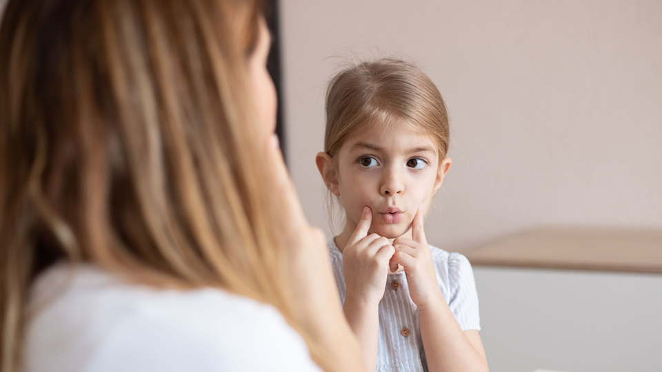 Ekolali en çok kimlerde görülüyor?