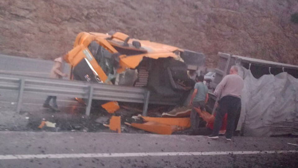 Refüjde facia! TIR'da 2 can kaybı!