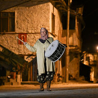 "Ayşe abla" 18 yıldır davuluyla sokaklarda