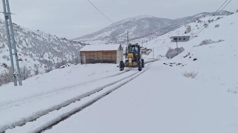 Gümüşhane'de 131 köy yolu kapandı