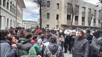 İÜ'deki izinsiz yürüyüşe müdahale