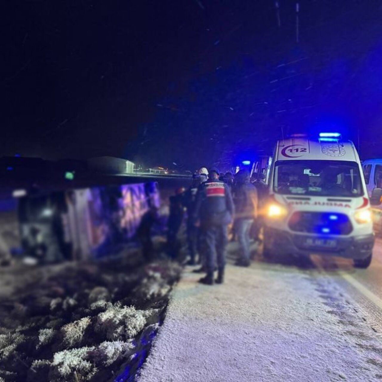 Aksaray'da otobüs devrildi: 20 yaralı