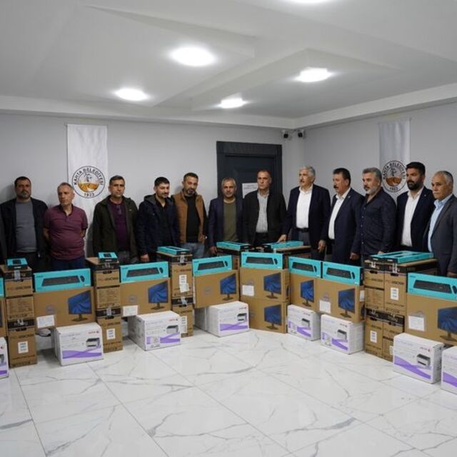 Kahta Belediyesi'nden muhtarlara bilgisayar