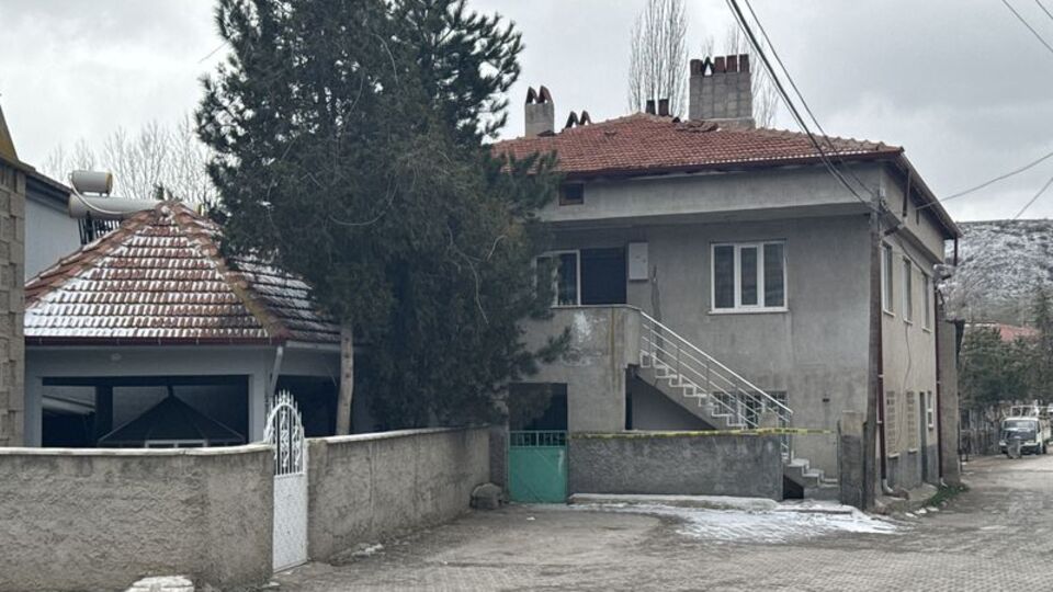 Kan donduran olay! Babasını uyurken katletti!