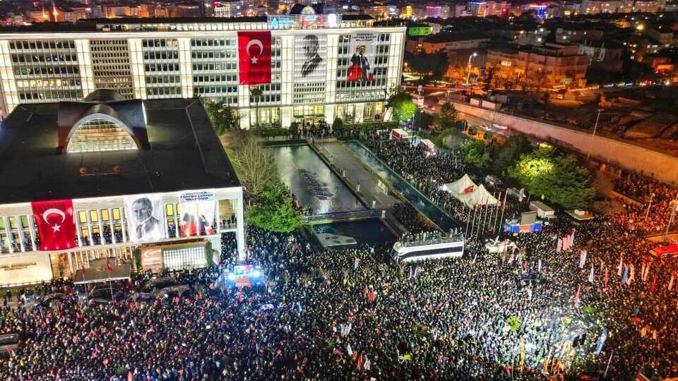 Gözaltılara karşı gösteriler