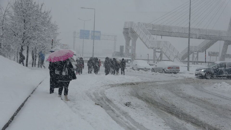 Kar esareti! 80 yol kapandı!