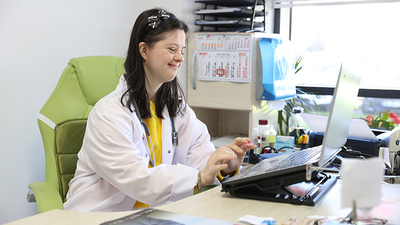 Down sendromlu Ceyda'nın doktor olma hayali gerçek oldu