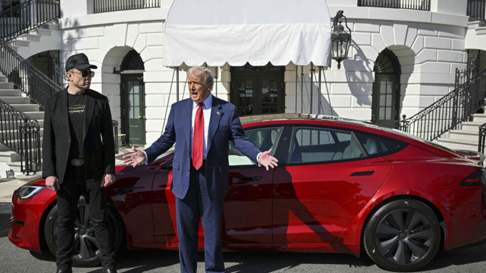 Trump'tan "Tesla saldırıları" uyarısı