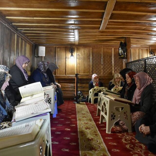 Çivisiz camide 6 asırlık gelenek