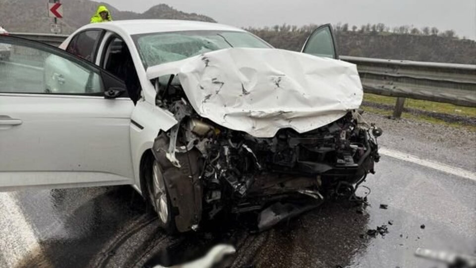 Bitlis'te trafik kazası: 1 ölü, 1 yaralı