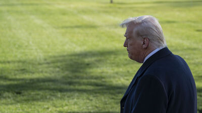 Trump, eski yetkililerin güvenlik izinlerini iptal etti