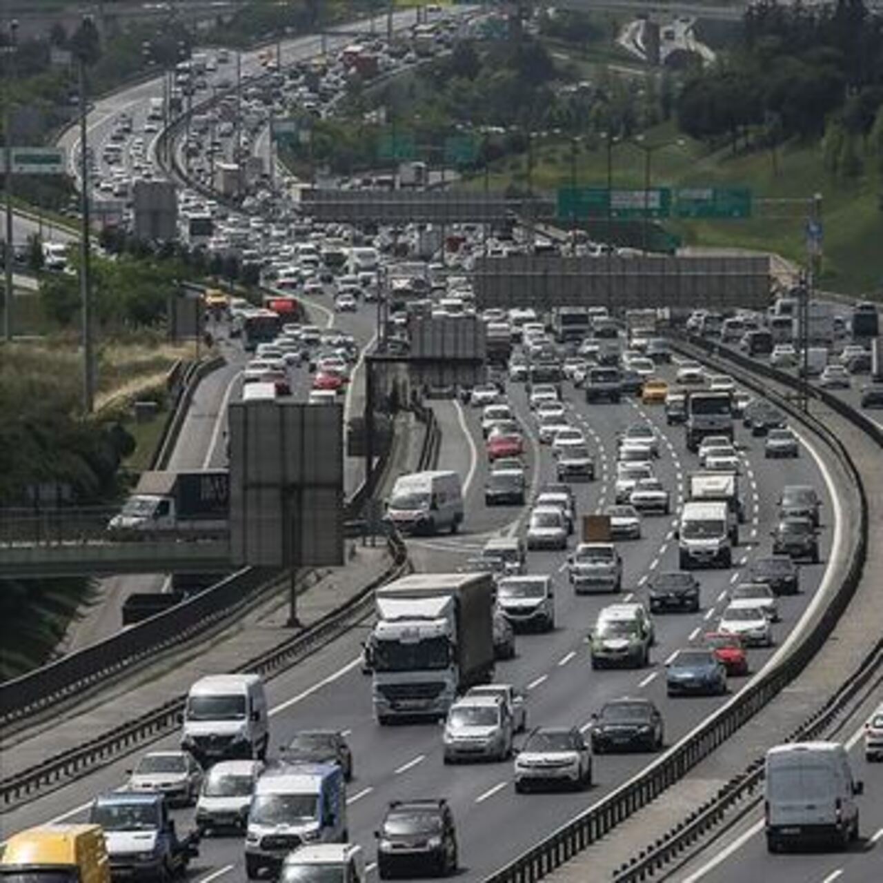 İstanbul trafiğe kapalı yollar listesi!