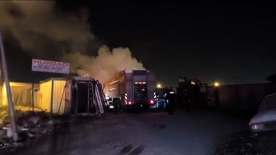 Geri dönüşüm tesisinde yangın çıktı