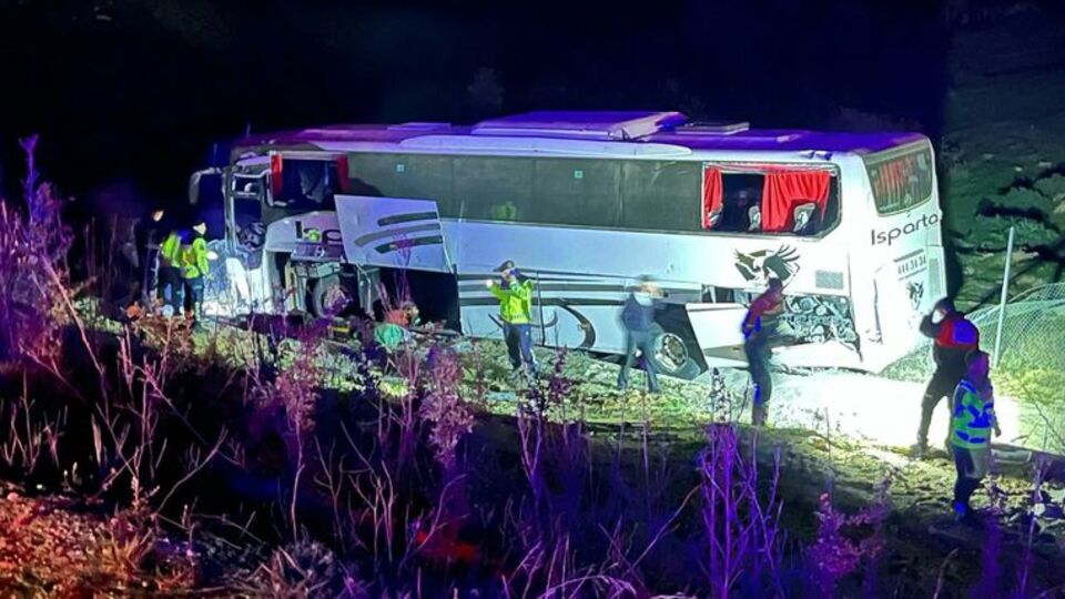 Feci ölüm! Camdan dışarı fırladı!