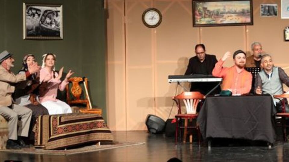 Erzurum'un geleneklerini sahneye taşıyorlar