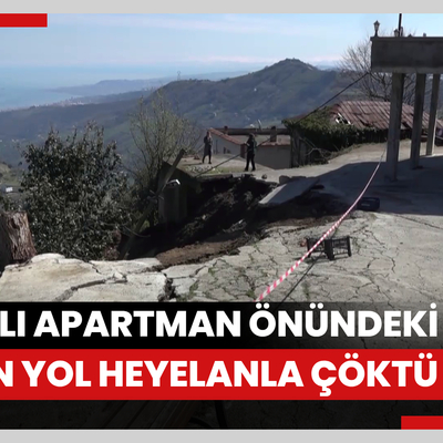 5 katlı apartman önündeki beton yol heyelanla çöktü