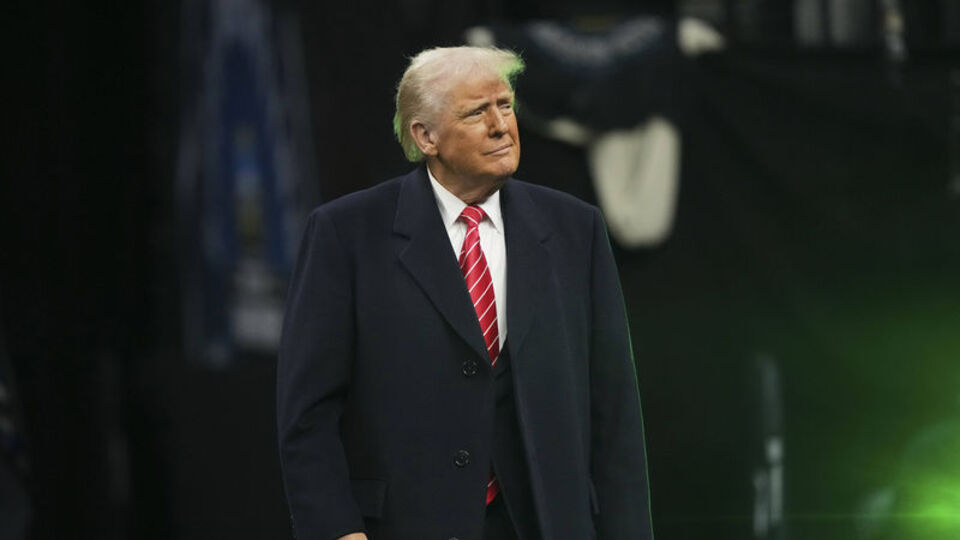 Trump: Grönland'dan arıyorlar