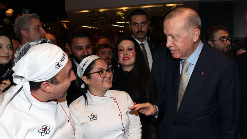 Cumhurbaşkanı Erdoğan kafede vatandaşlarla bir araya geldi