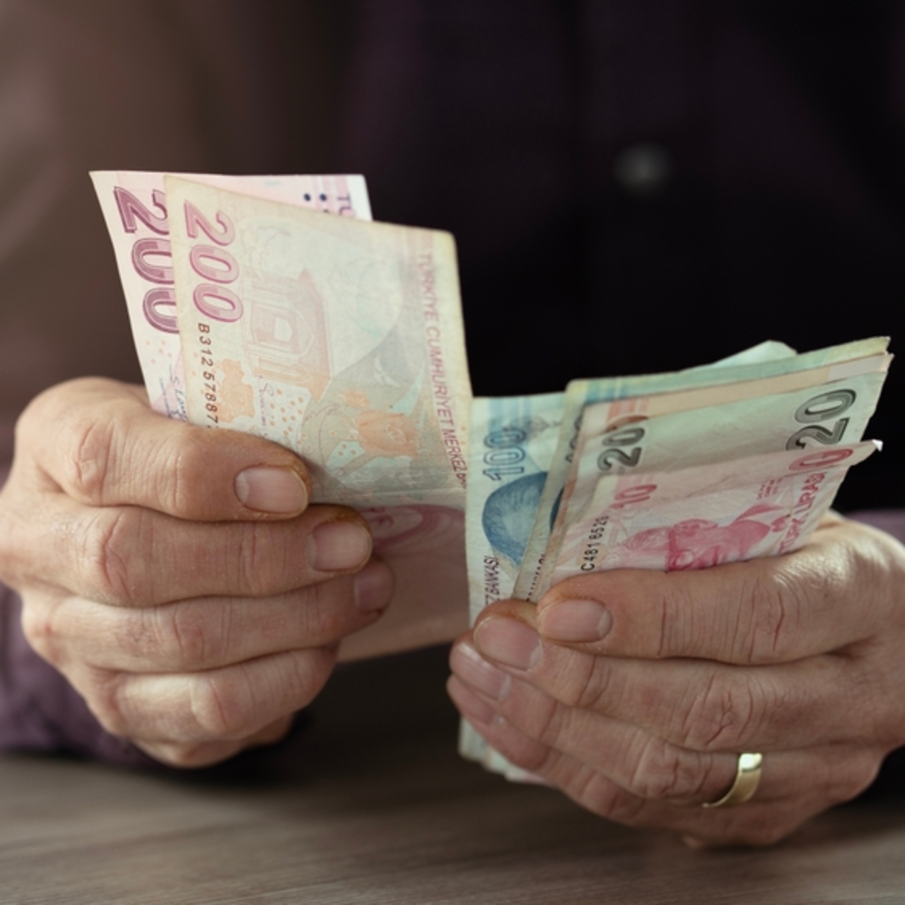 Yaşlı ve engelli aylığı bayramdan önce yatar mı?