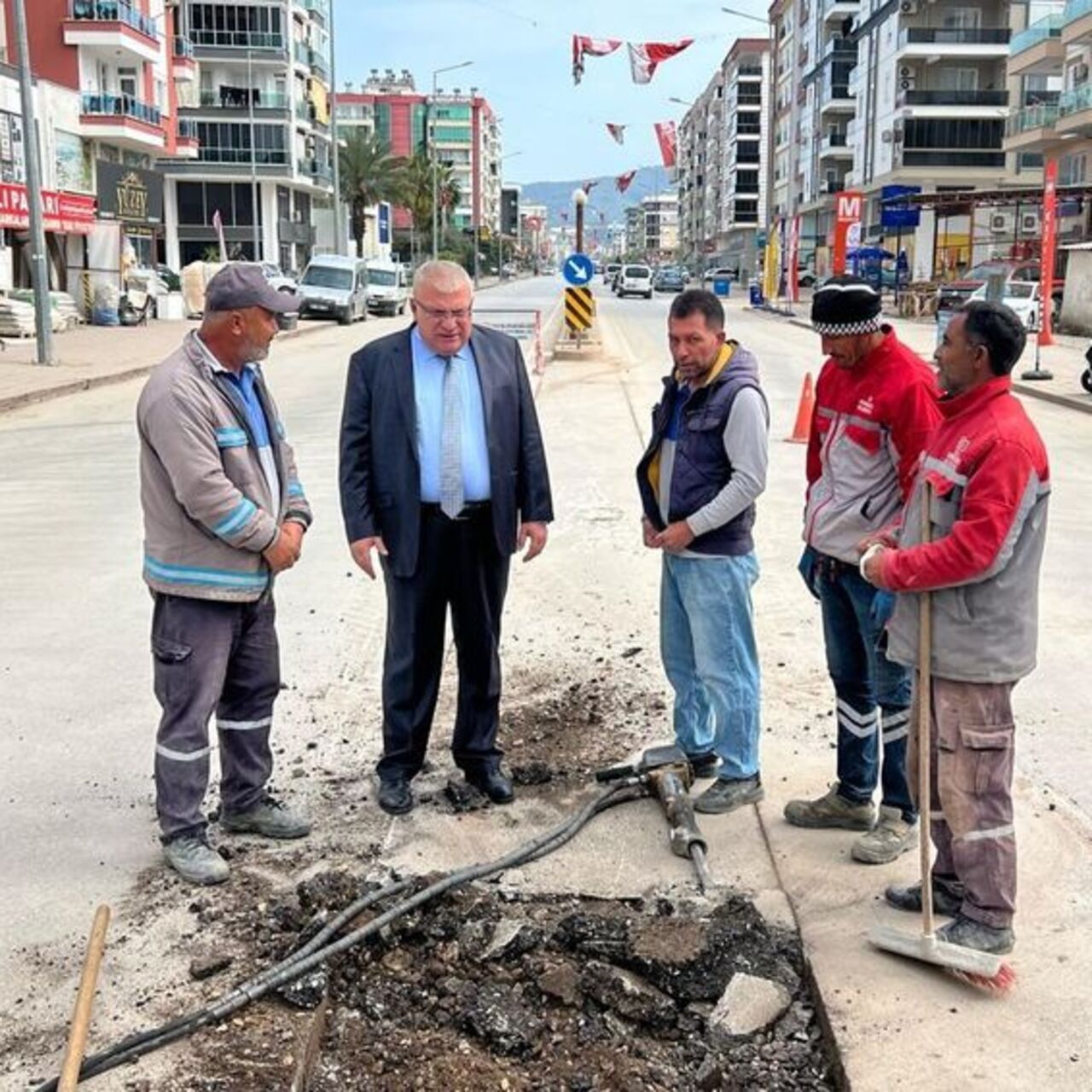 Kumluca'da kazaların yaşandığı kavşakta çalışma