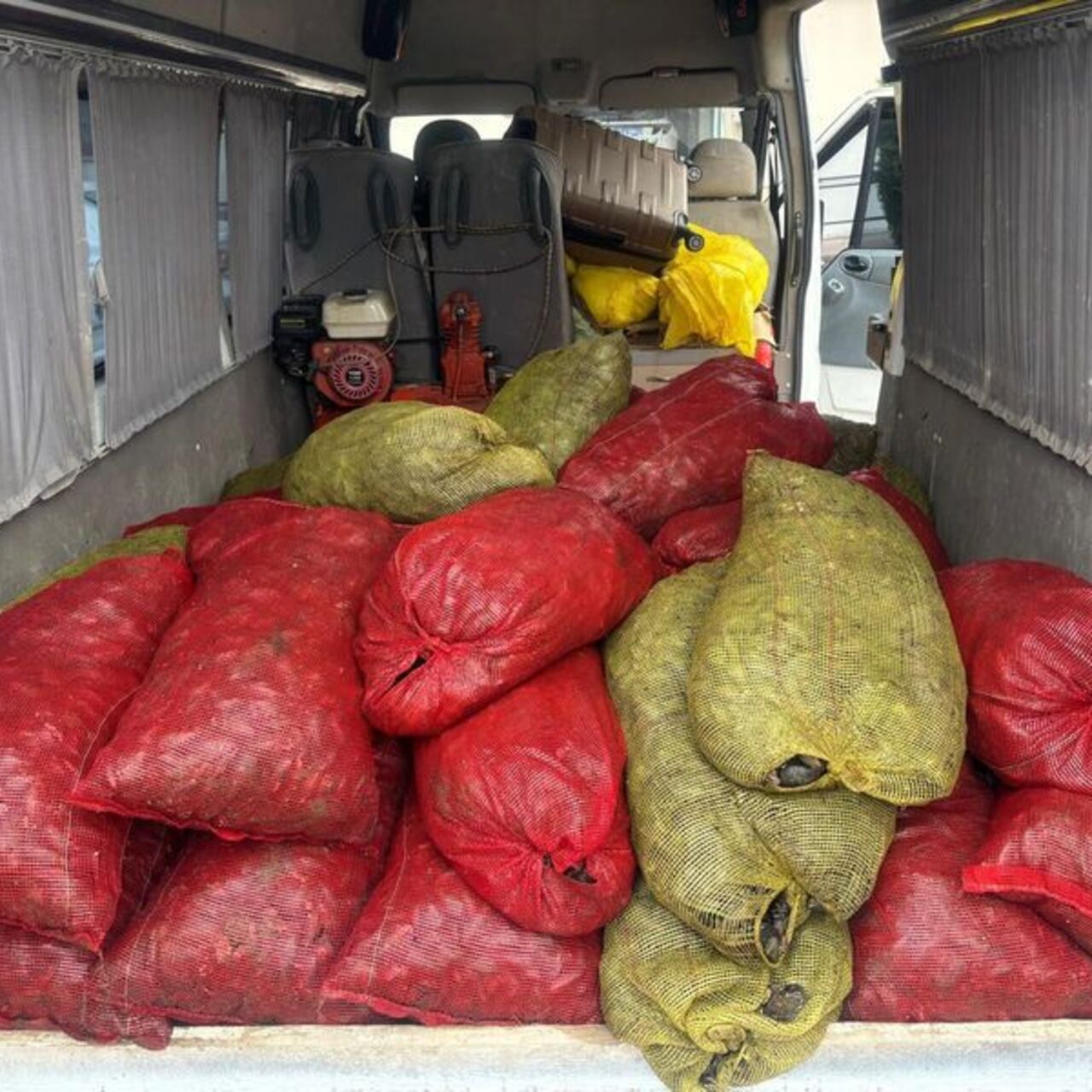 Kaçak avlanan 1,5 ton midye ele geçirildi