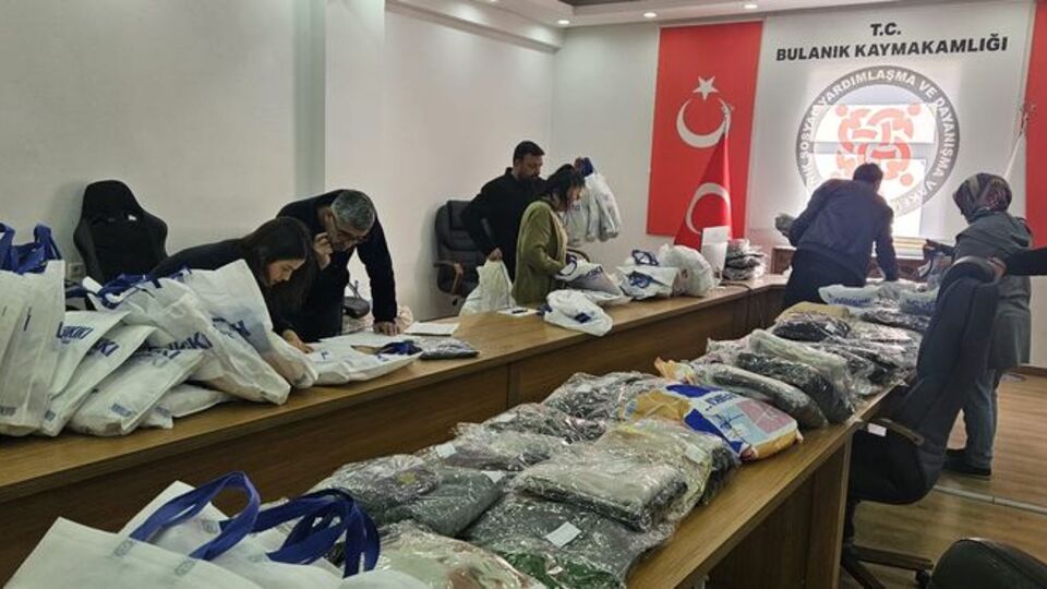 Bulanık'ta bayramlık kıyafet yardımı