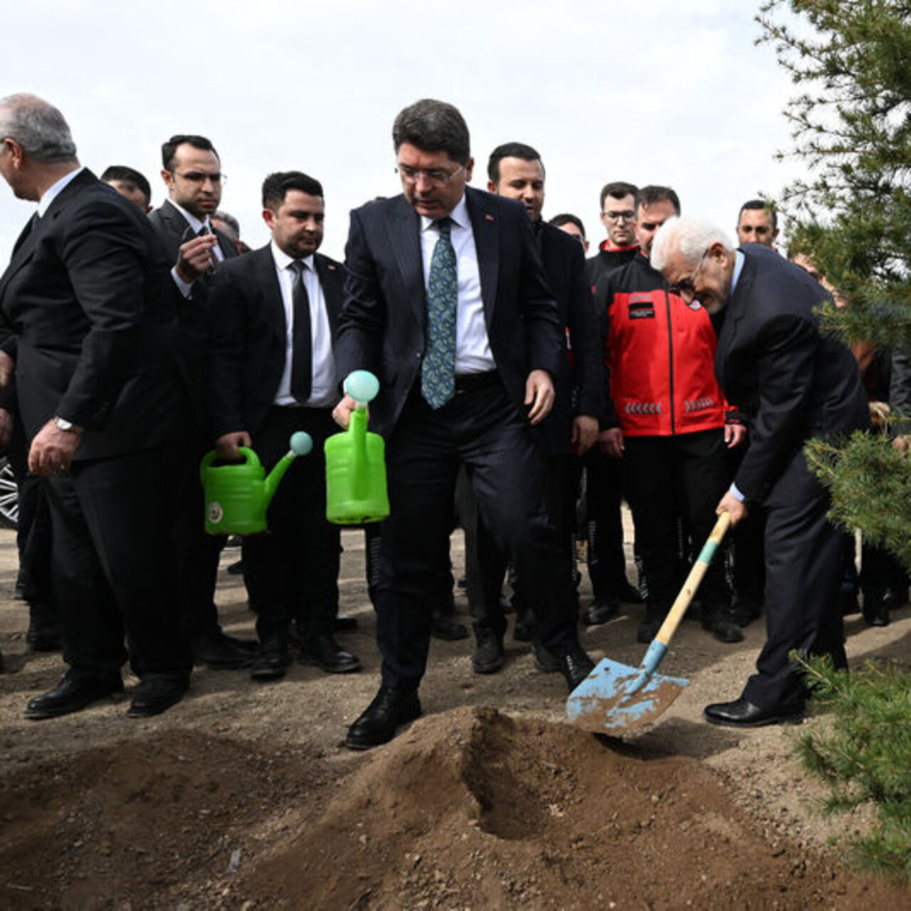 Şehit Savcı Kiraz için fidan diktiler