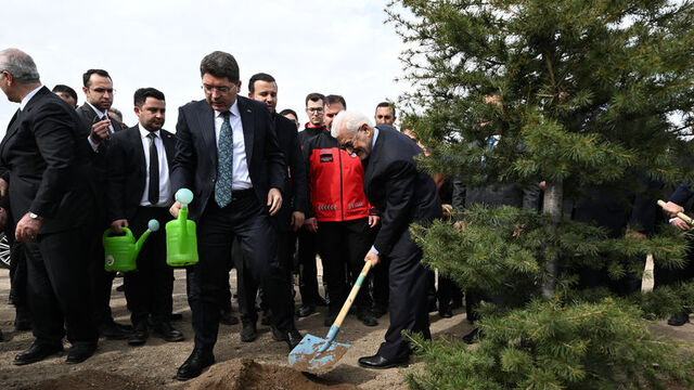 Şehit Savcı Kiraz için fidan diktiler